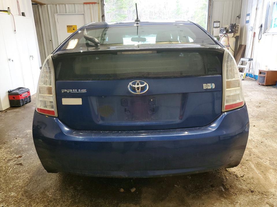 2010 Toyota Prius iii