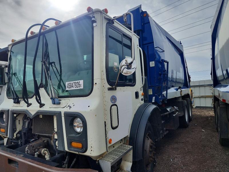 2010 Mack MRU613 Refuse Truck