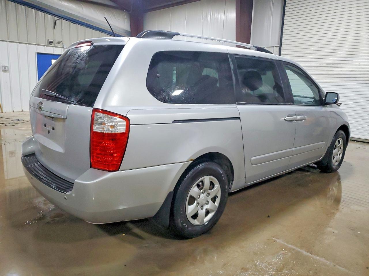 2010 KIA Sedona Base