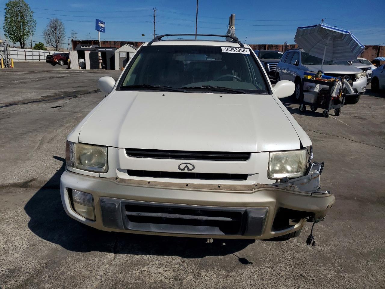 2000 Infiniti QX4 Base