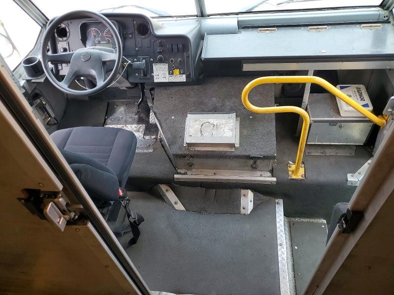 2015 Freightliner Chassis m Line Walk-in van