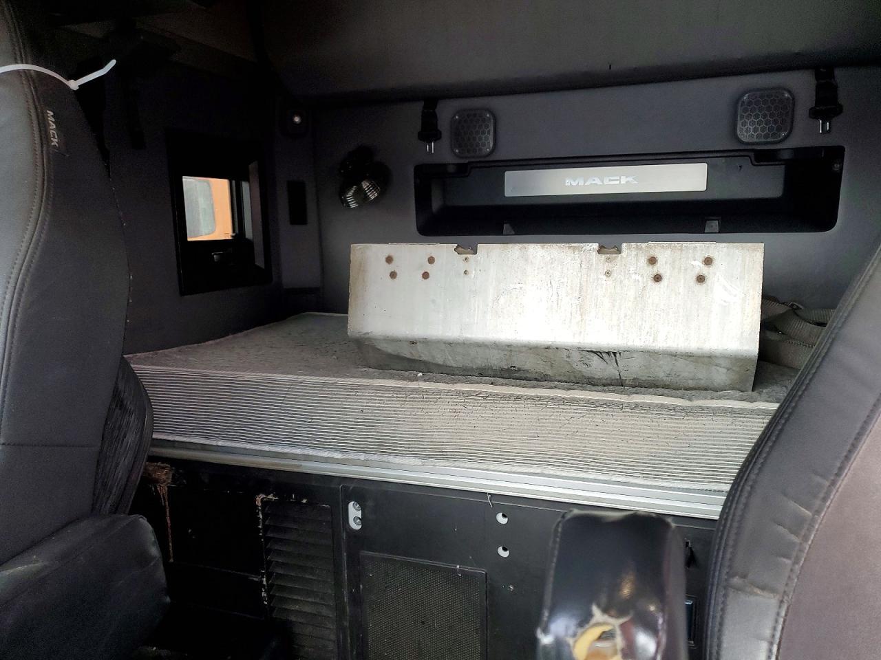 2019 Mack Anthem Semi Truck