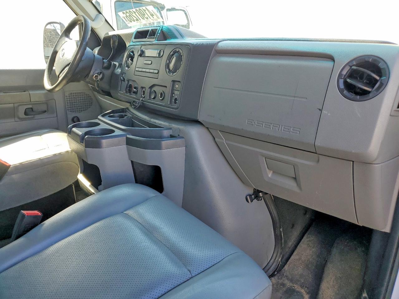 2018 Ford E350 BOX Truck