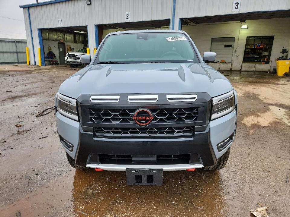 2025 Nissan Frontier sv