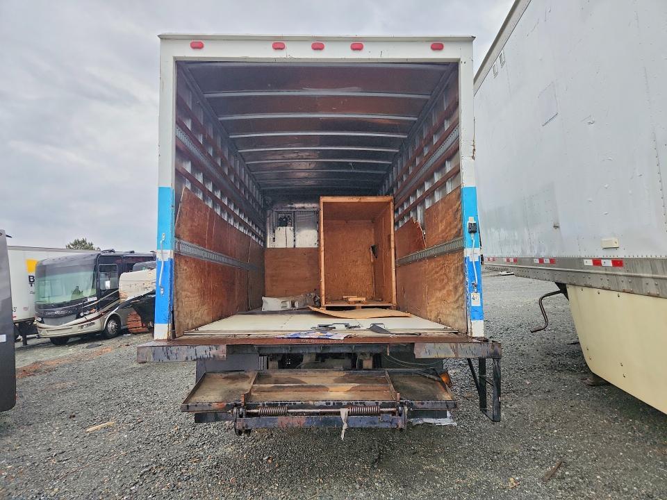 2017 Isuzu NRR BOX Truck