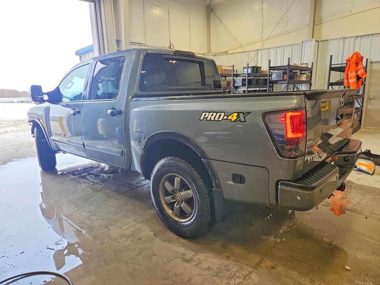 2014 Nissan Titan SV