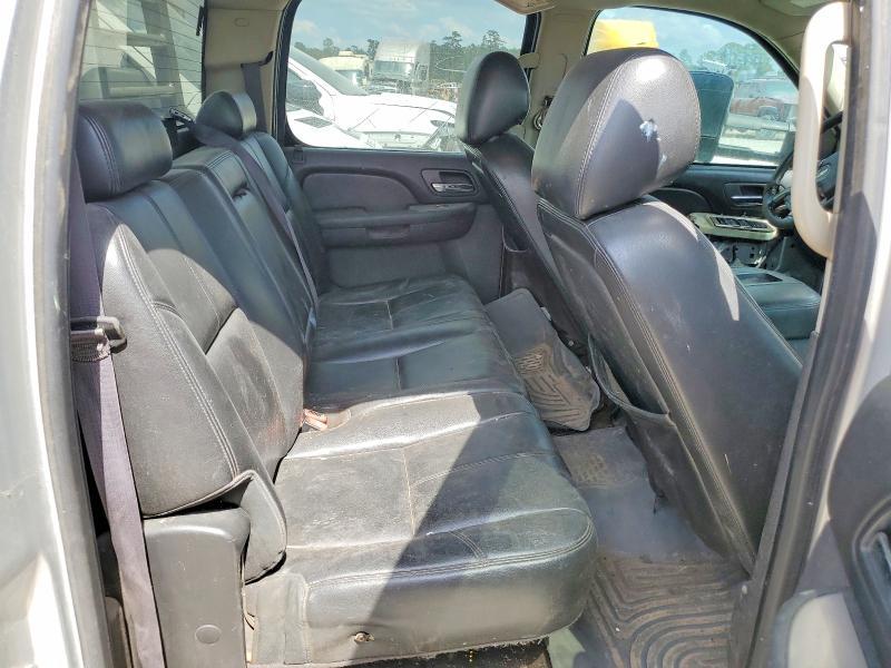 2014 Chevrolet Silverado 2500 HD LTZ Flatbed Truck