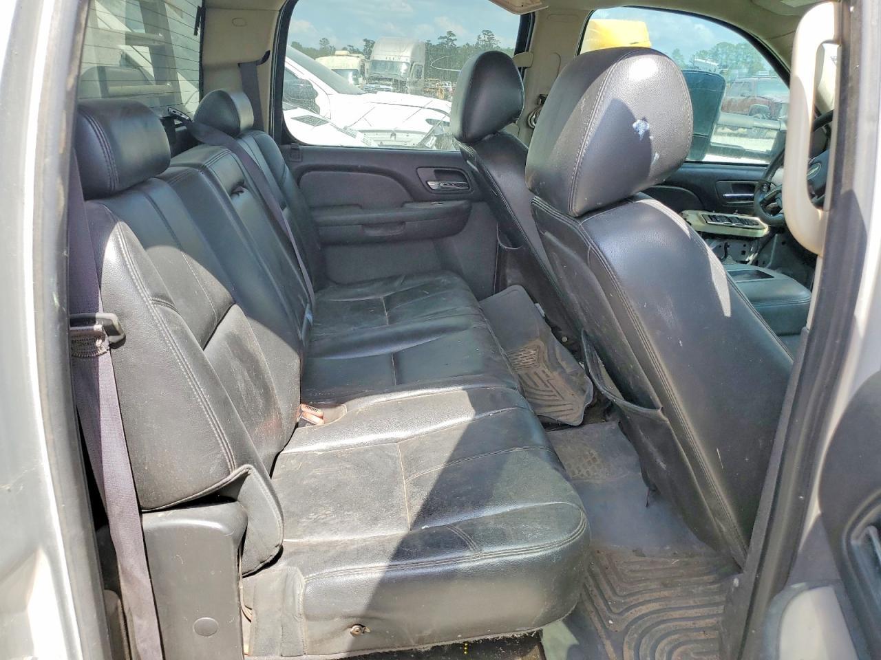 2014 Chevrolet Silverado 2500 HD LTZ Flatbed Truck