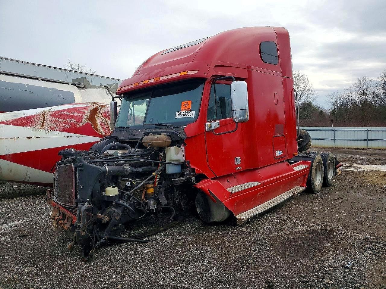 2005 Freigliner 2005 Freightliner CST120 Semi Truck