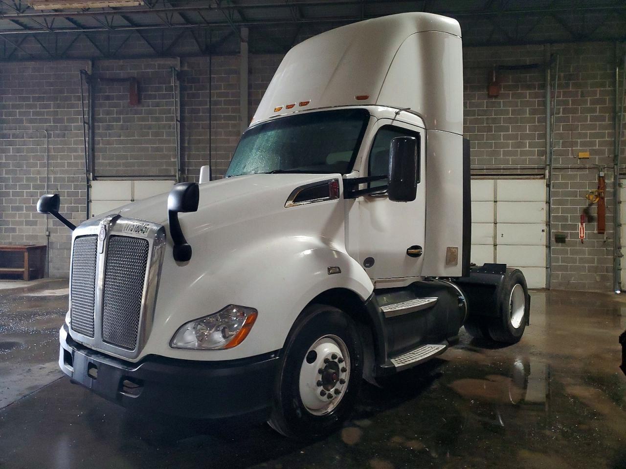 2018 Kenworth T680 Semi Truck
