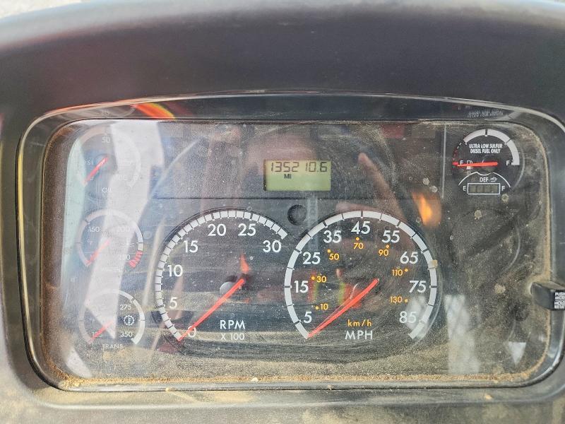 2014 Freigliner 2014 Freightliner Business Class M2 Flatbed Truck