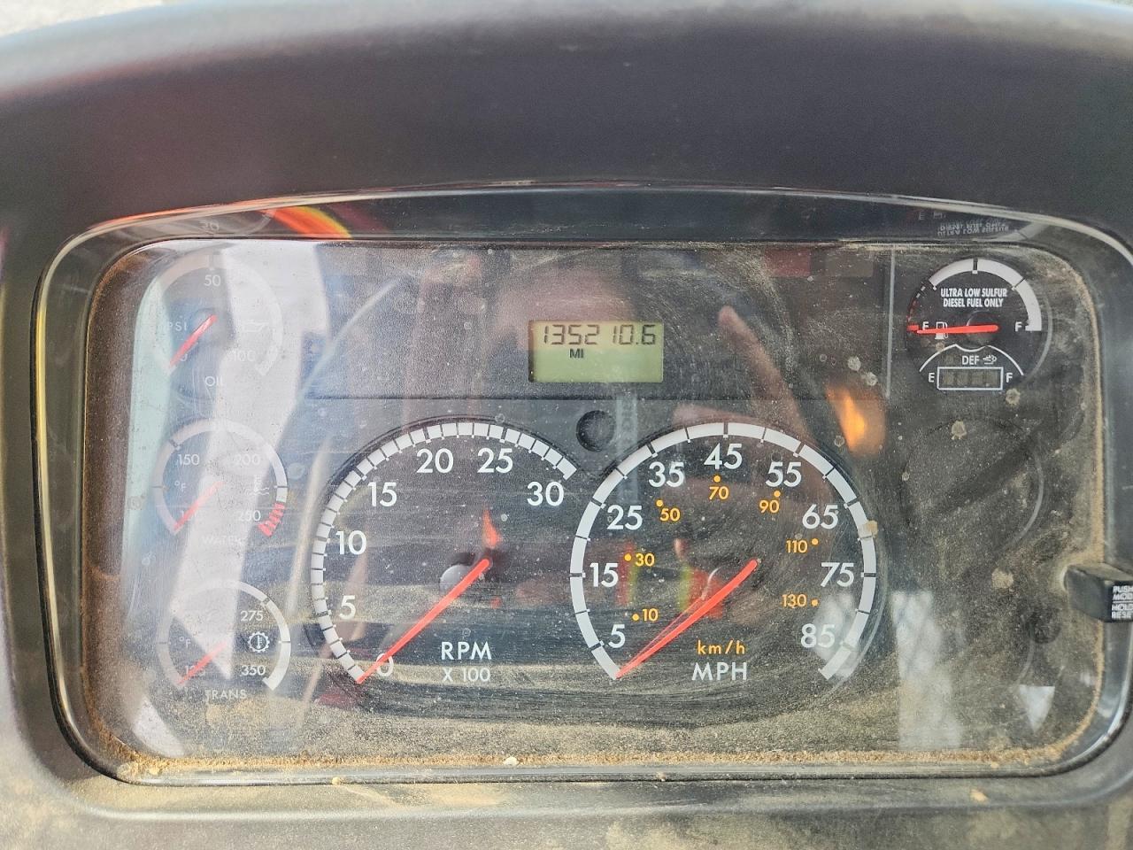 2014 Freigliner 2014 Freightliner Business Class M2 Flatbed Truck