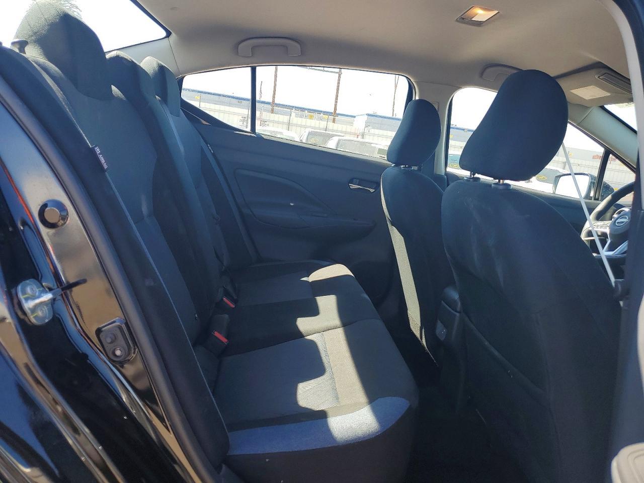 2025 Nissan Versa sv