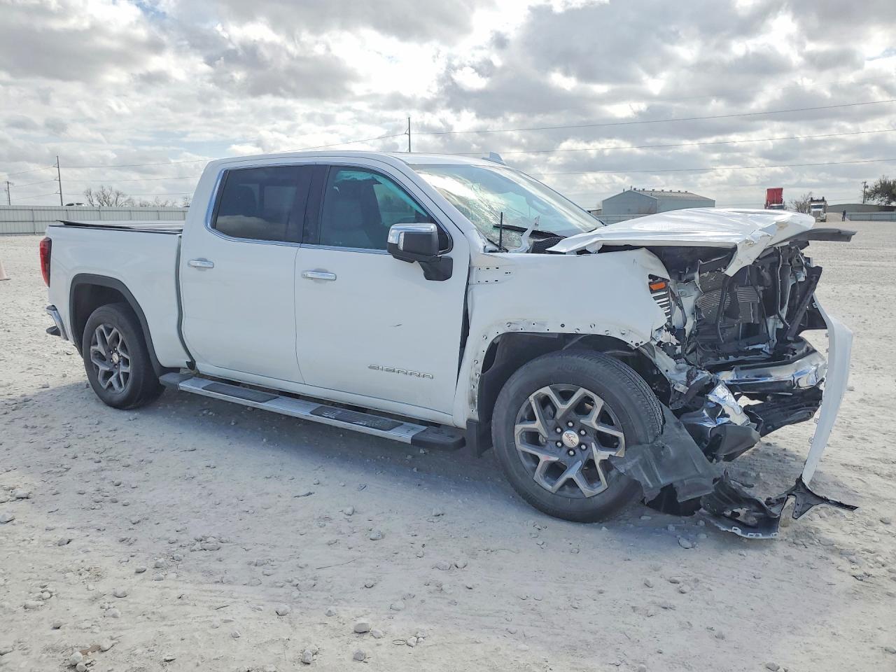 2024 GMC Sierra C1500 SLT