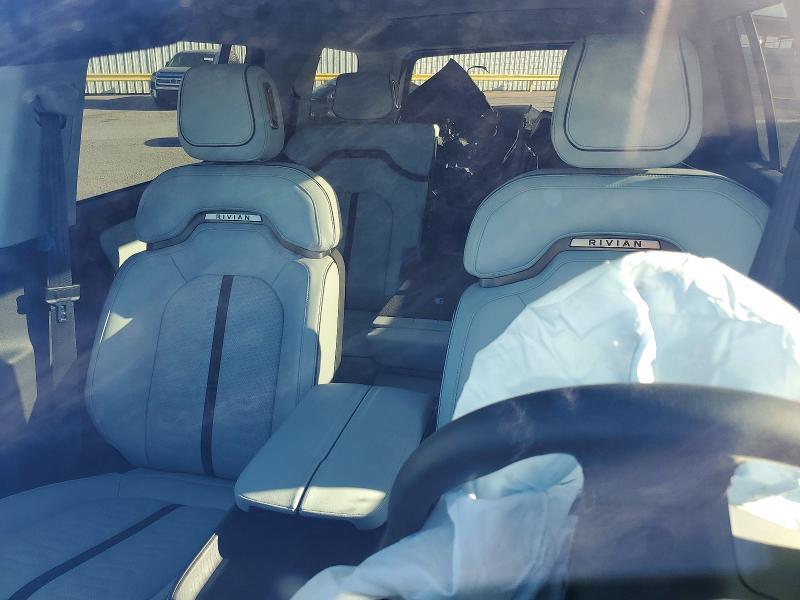 2025 Rivian R1S Adventure