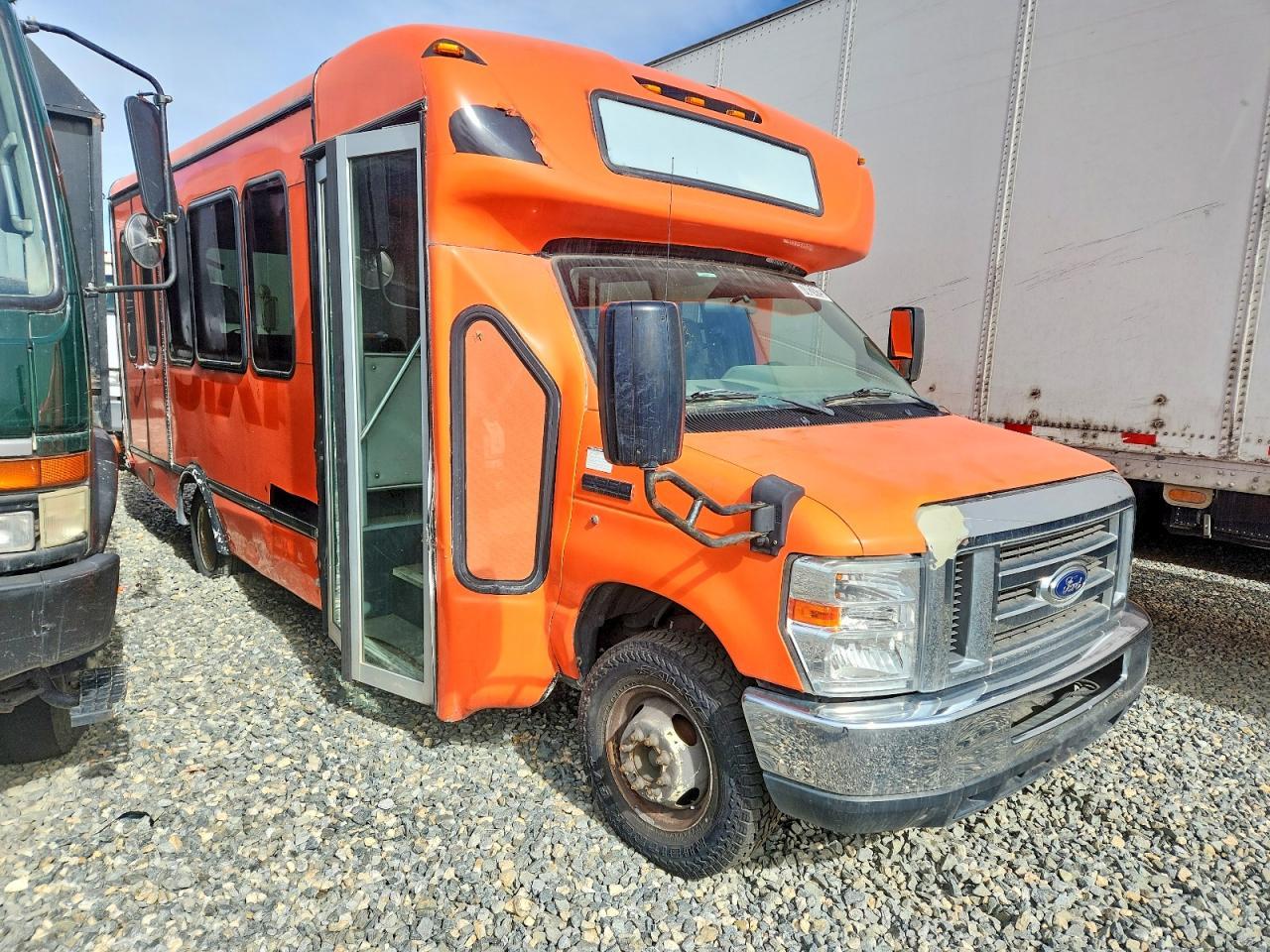 2017 Ford Econoline E350 Super Duty Cutaway Van