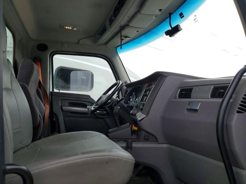 2016 Kenworth T680 Semi Truck