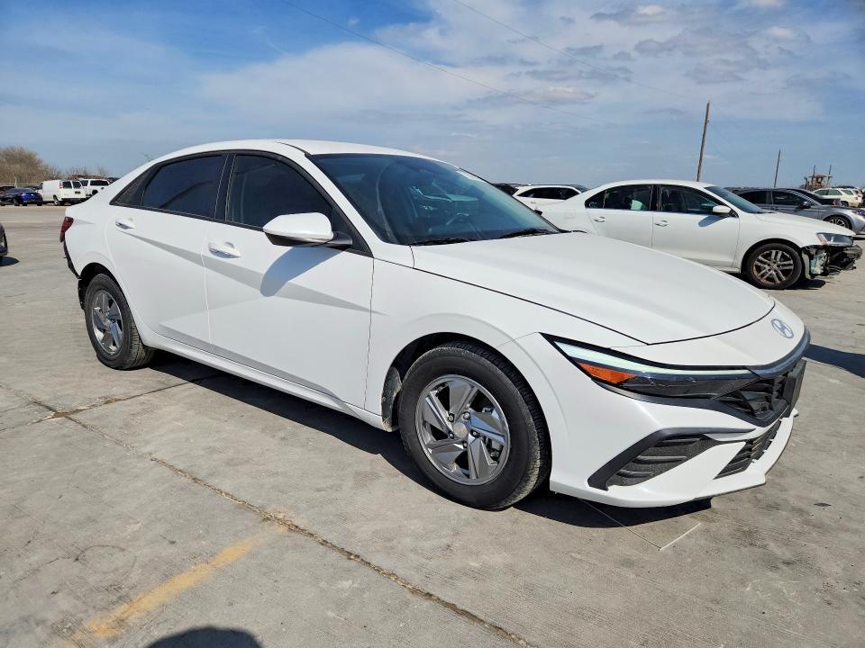 2024 Hyundai Elantra se