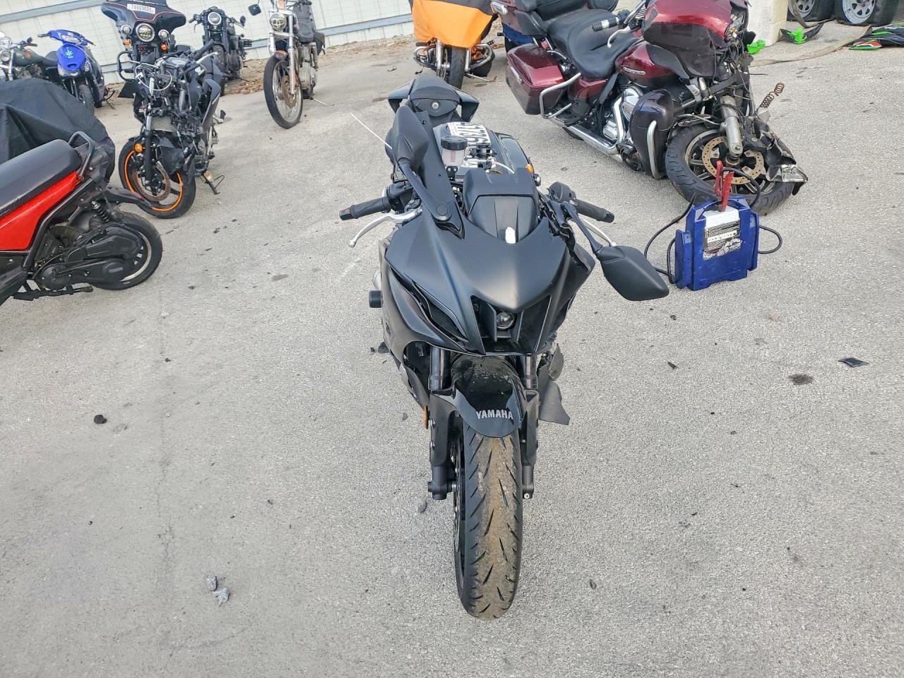 2025 Yamaha YZFR7