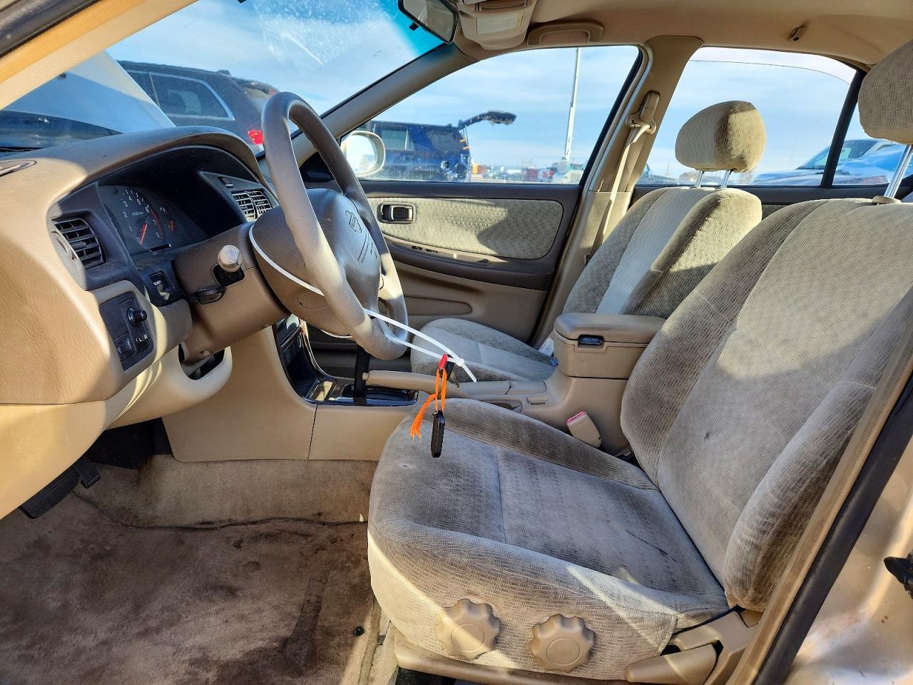 2000 Nissan Altima xe