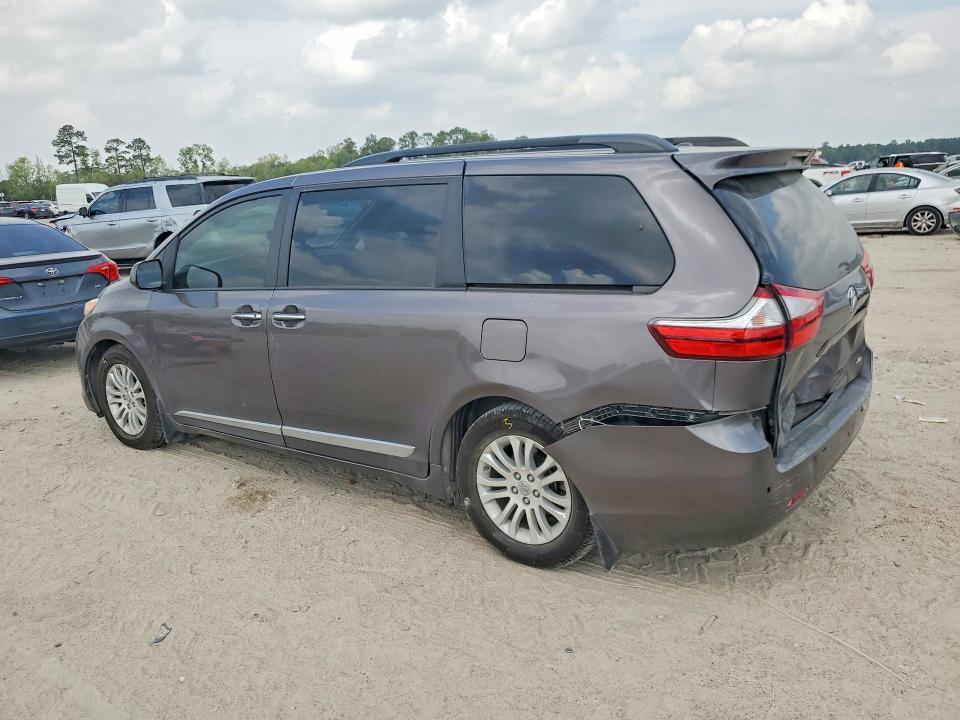 2016 Toyota Sienna xle Premium 8-passenger