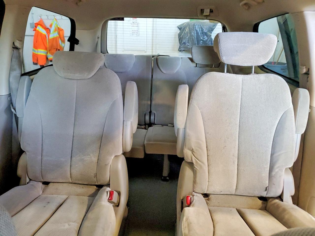 2009 KIA Sedona lx