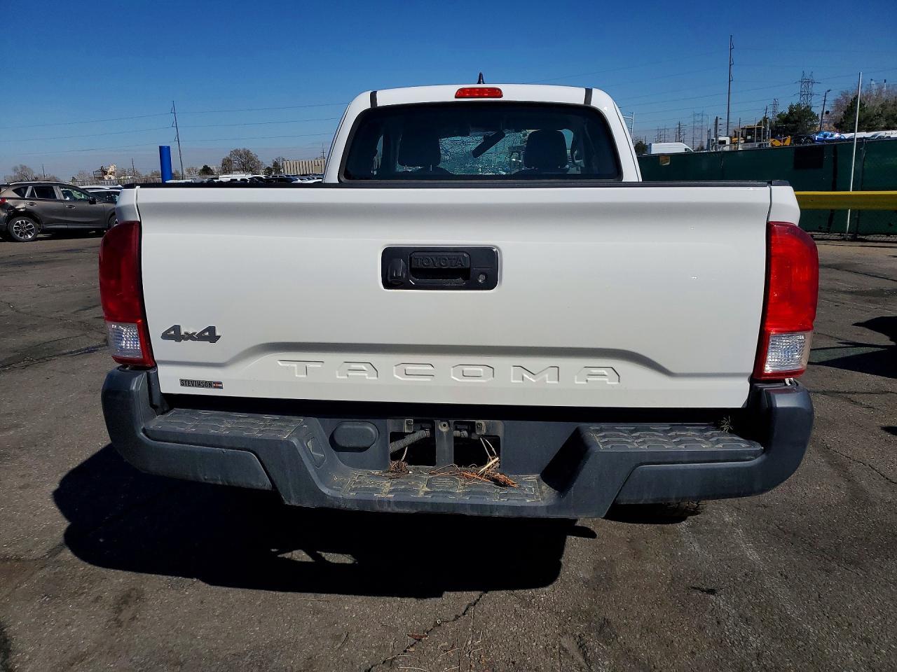 2016 Toyota Tacoma SR