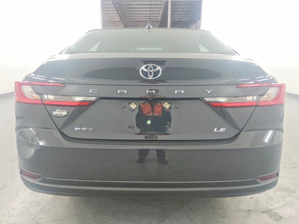 2025 Toyota Camry le