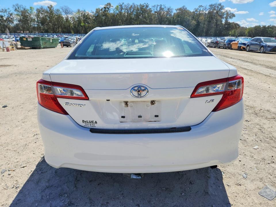 2014 Toyota Camry le