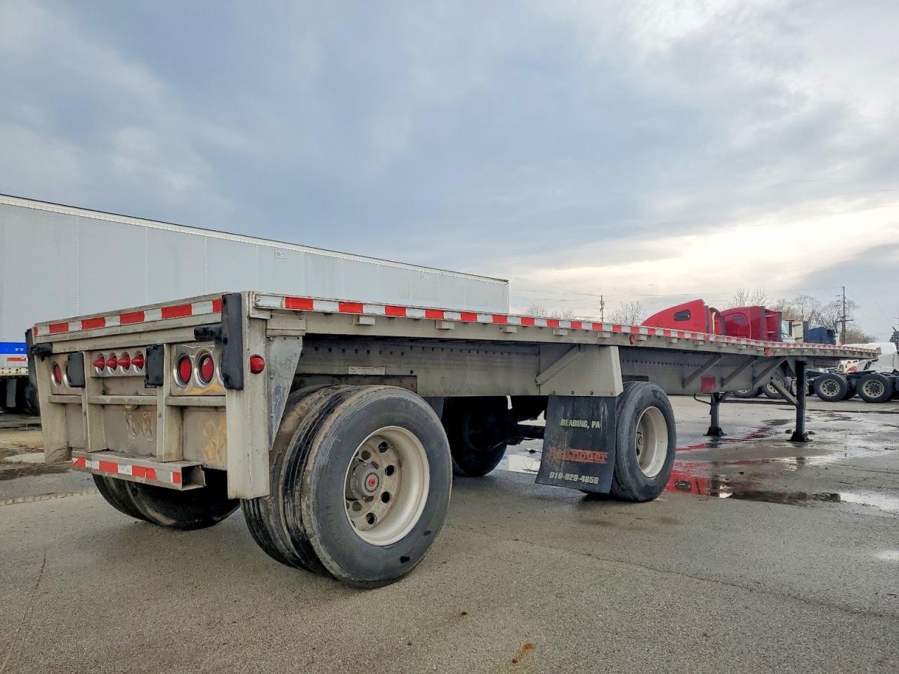 2006 Reitnouer Flatbed Trailer
