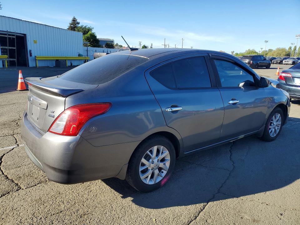 2018 Nissan Versa sv