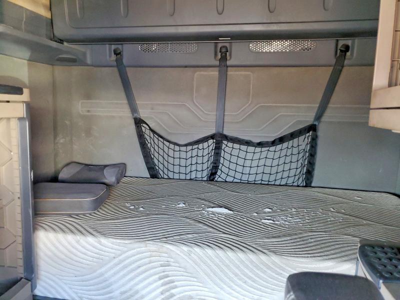 2012 Freightliner Cascadia Semi Truck