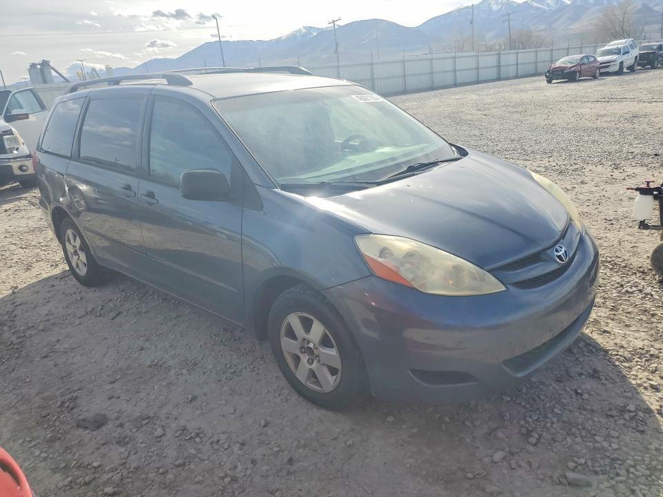 2006 Toyota Sienna le 8 Passenger