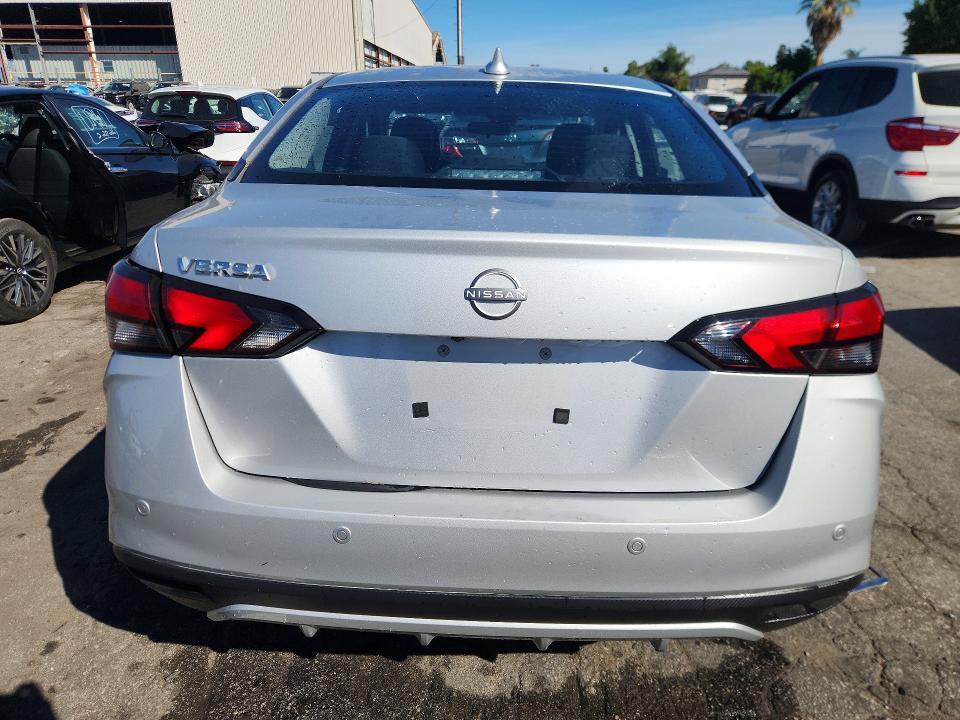 2025 Nissan Versa sv