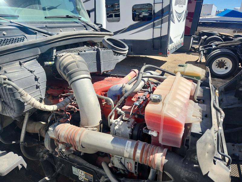 2018 Peterbilt 579 Semi Truck