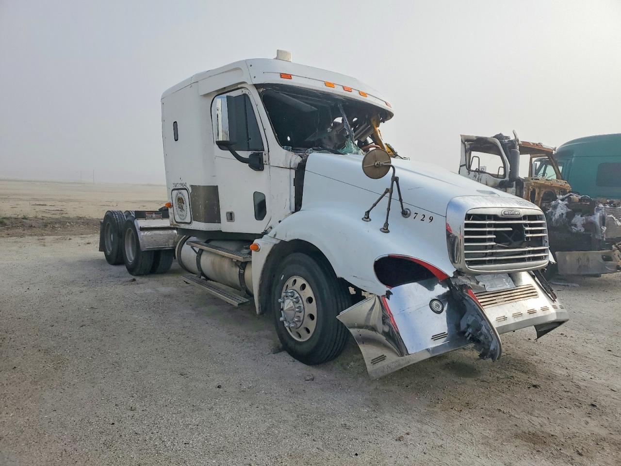 2005 Freigliner 2005 Freightliner Columbia 120 Semi Truck