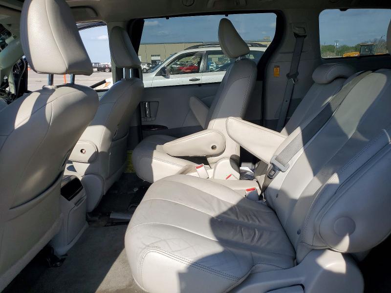 2014 Toyota Sienna xle 8-passenger
