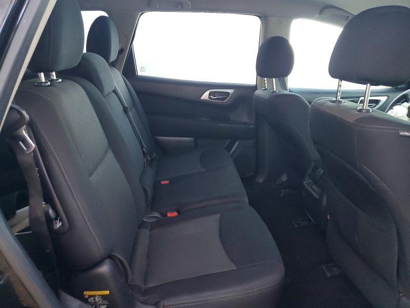 2017 Nissan Pathfinder sv