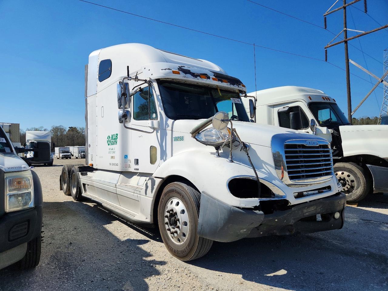 2005 Freightliner Convention-Semi Truck