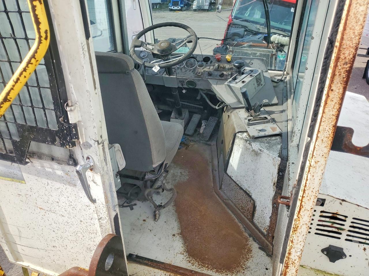 2015 Autc 2015 Autocar XSPOTTER-OFF Yard Truck