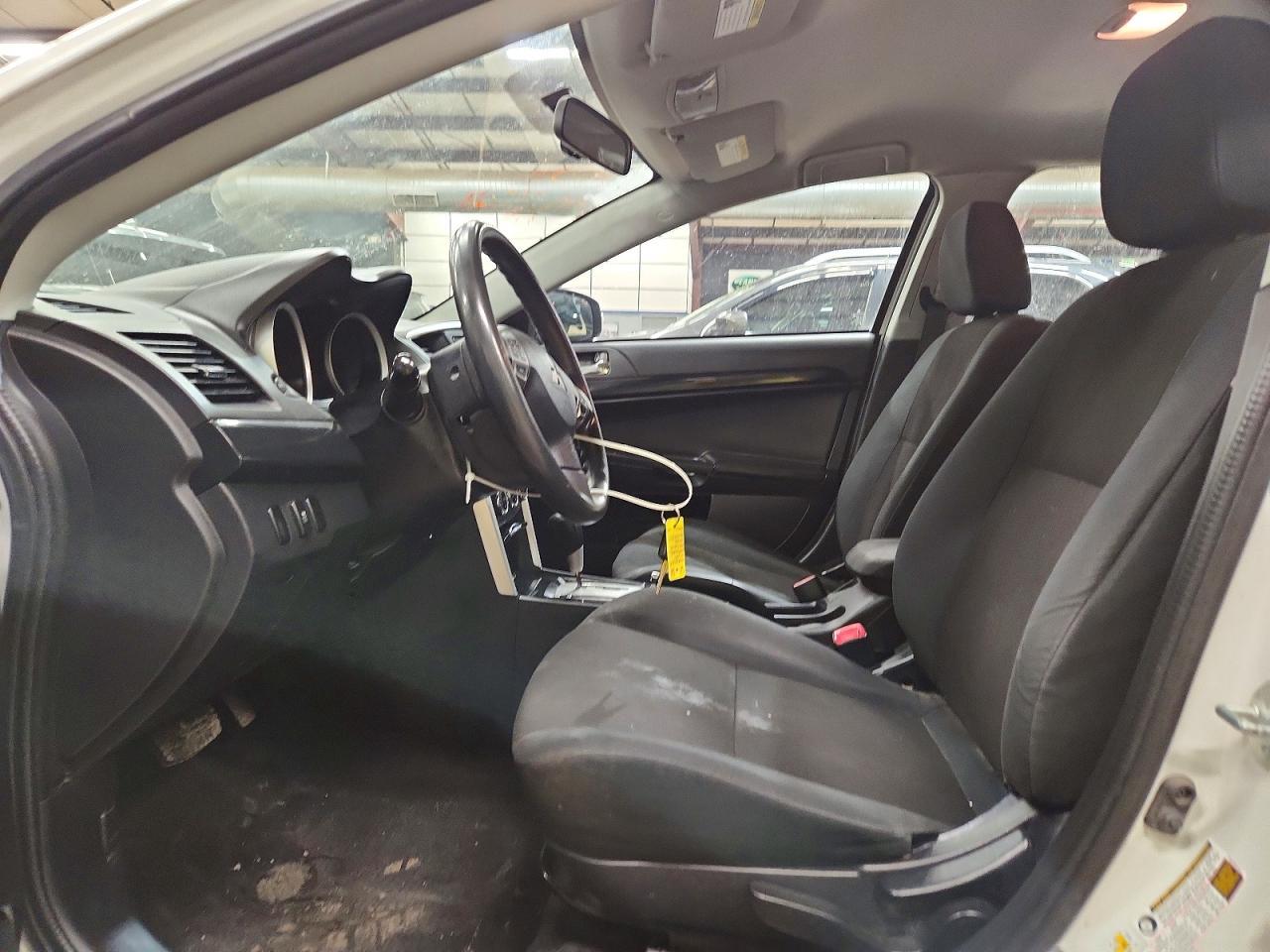 2017 Mitsubishi Lancer es