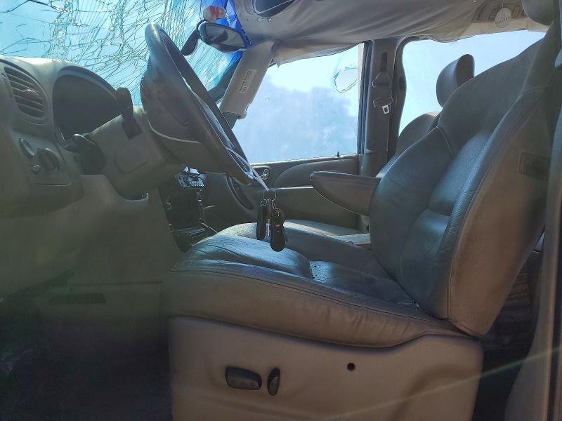 2002 Chrysler Town & Country Limited