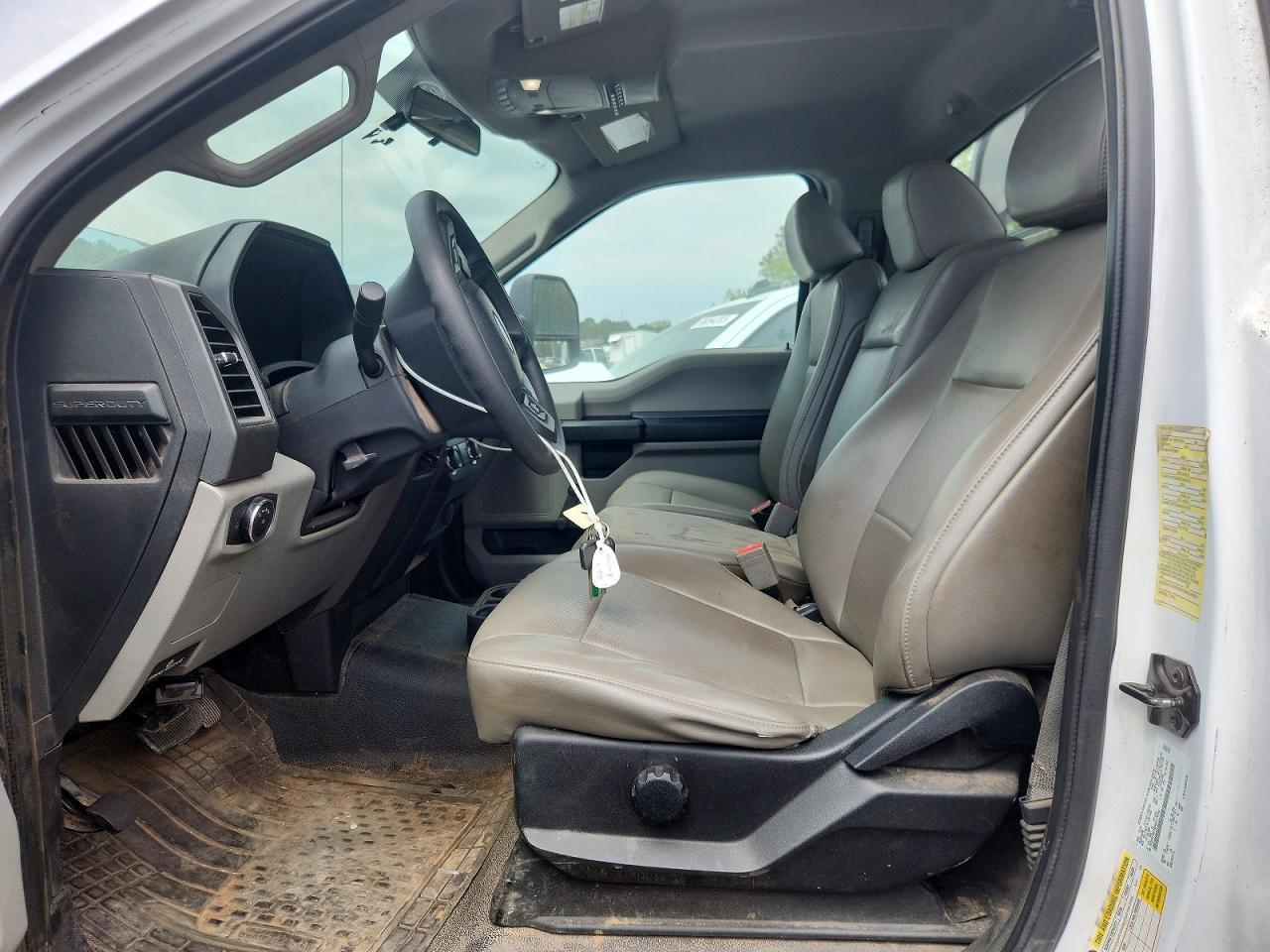 2019 Ford F550 Super Duty Flatbed Truck