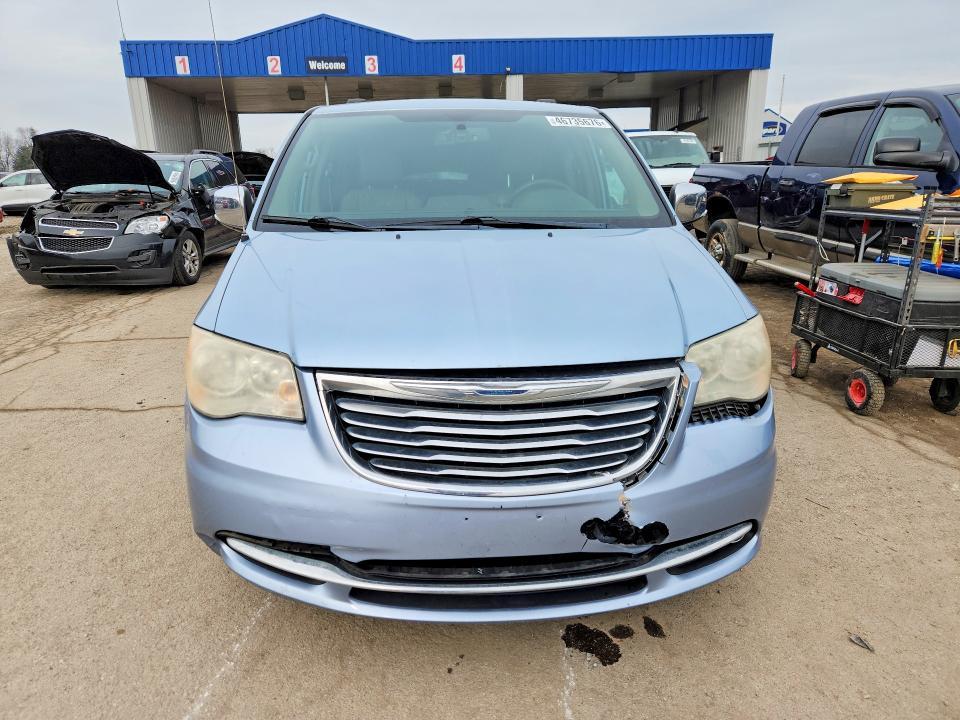 2013 Chrysler Town & Country Touring l