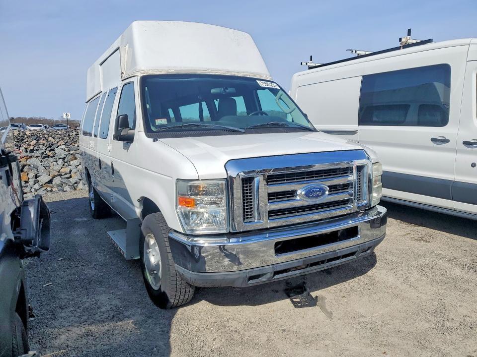 2009 Ford Econoline E250-Wheelchair Van