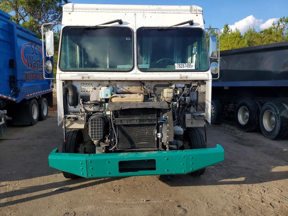2017 Freigliner 2017 Freightliner MT45G Chassis Delivery Truck