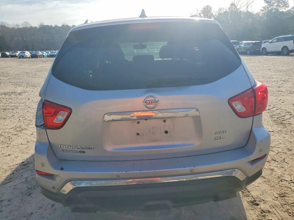 2020 Nissan Pathfinder sl