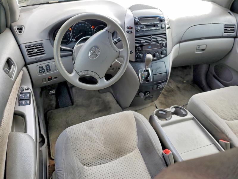 2006 Toyota Sienna le 8 Passenger
