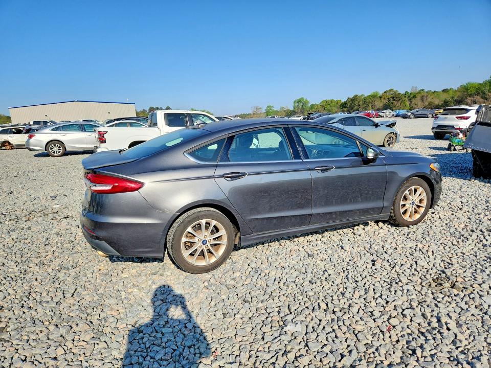 2020 Ford Fusion se