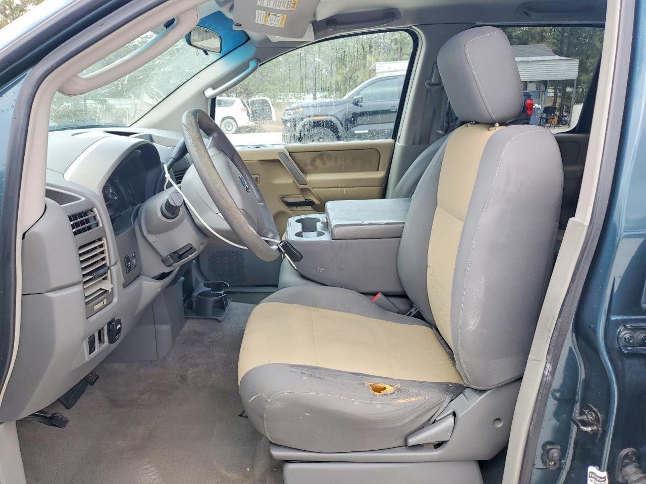 2004 Nissan Titan XE